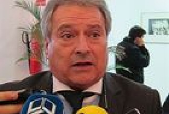 Las perlas de Rus: El líder provincial aprovecha los congresos locales para sacar pecho