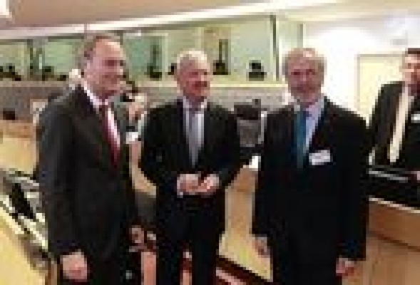 Fabra pide en Bruselas una inversión directa para el Corredor Mediterráneo