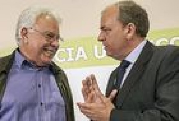 Rajoy y Montoro tensan al partido con las nuevas subidas de impuestos