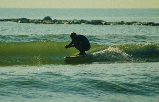 El vendedor de tornillos y el surf