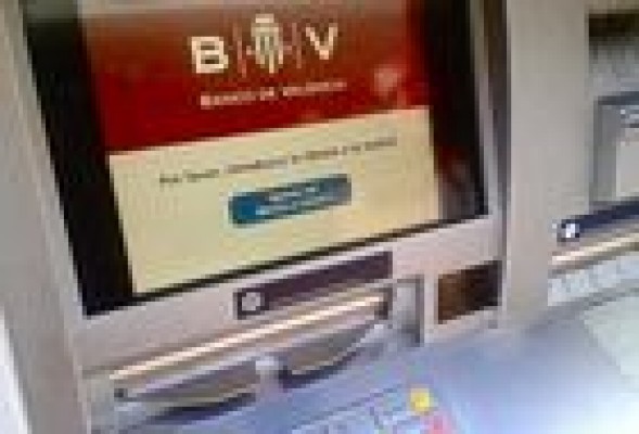 Los cajeros de Banco de Valencia empiezan a ser operados por La Caixa