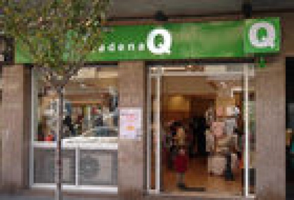 Trabajadores de 'Cadena Q' inician su huelga concentrándose en Gran Vía