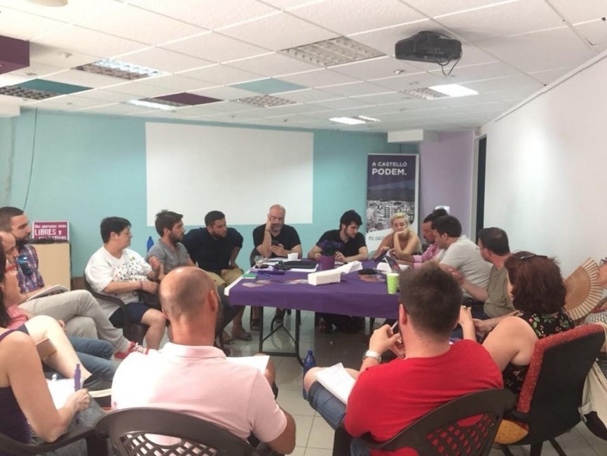 Una reunión interna de Podem Castelló, con el secretario general en la Comunitat, Antonio Estañ. - 
