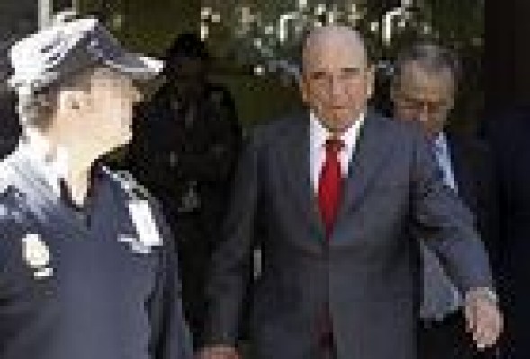 Botín, Fainé y González dicen que Guindos les citó para hablar de Bankia pero no de la salida de Rato