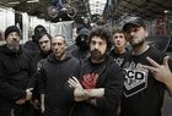 EN DIRECTO <br /><strong>'Def con dos' aterriza en Mislata con su gira 'España es idiota'</strong>