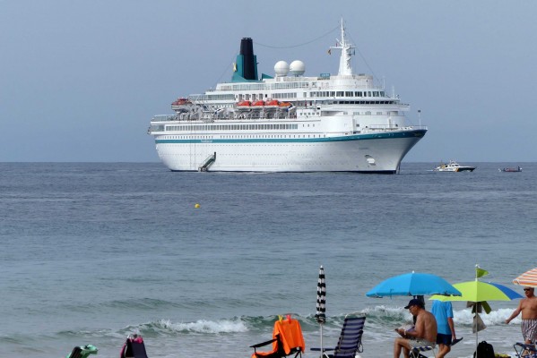 El crucero Artania realiza escala este sábado en Benidorm


