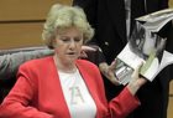 Becerril pidió a la banca que informe a los ciudadanos de sus derechos en la nueva ley antideshaucios
