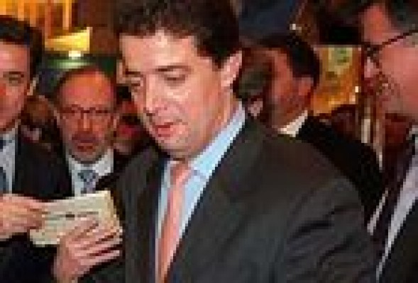 DENUNCIA<br /><strong>Miguel Navarro cobra 70.000 euros al año por asesorar a Cacsa </strong>