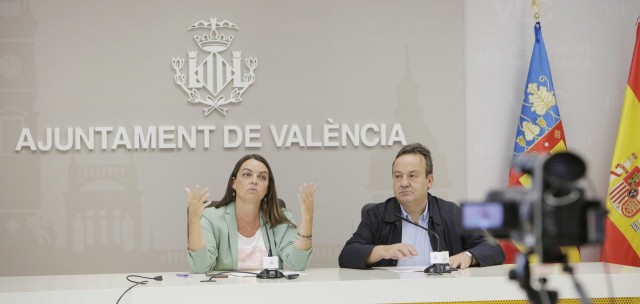 Bomberos y policía local atienden más de 200 servicios por las precipitaciones en València