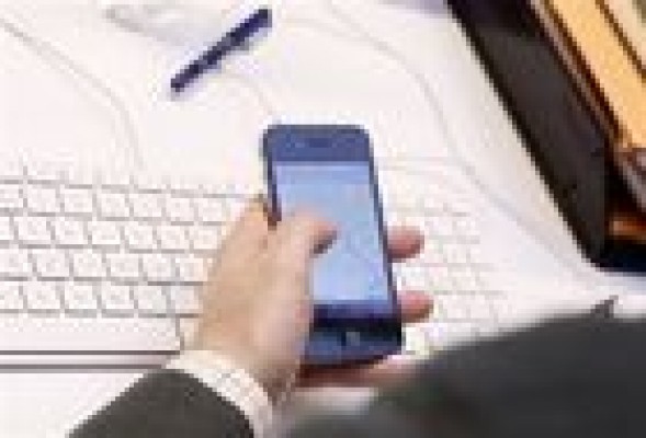 Un 33% dejaría el empleo por no perder el móvil