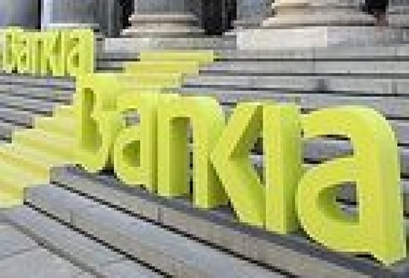 Los bajistas levantan el campamento que tenían montado en torno a Bankia