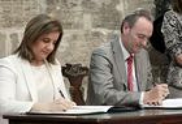 Báñez y Fabra firman un convenio para dotar a la Generalitat de recursos para la lucha contra la economía sumergida
