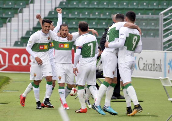  El Elche corta su mala racha y frena al Málaga
