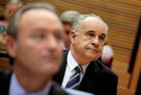 Fabra muestra su impotencia al no expulsar a Blasco tras la petición de cárcel de sus abogados