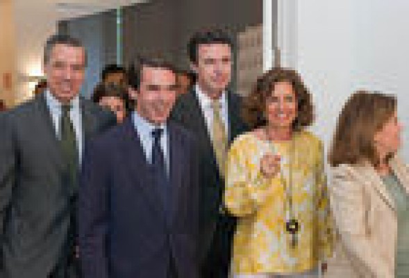 Aznar da una tregua a Rajoy pero le recuerda su responsabilidad histórica