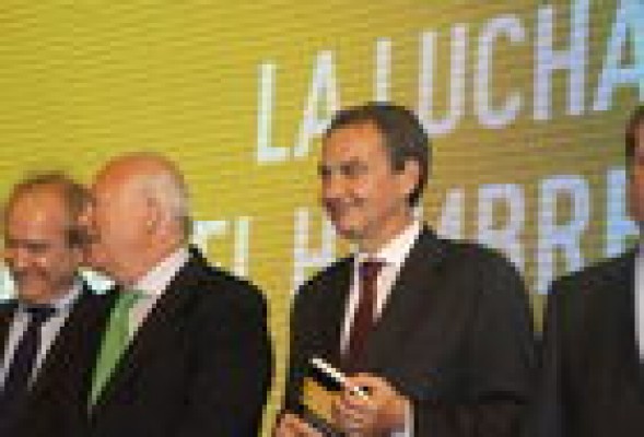 Zapatero sigue con su política de no decir nada que perjudique a Rajoy