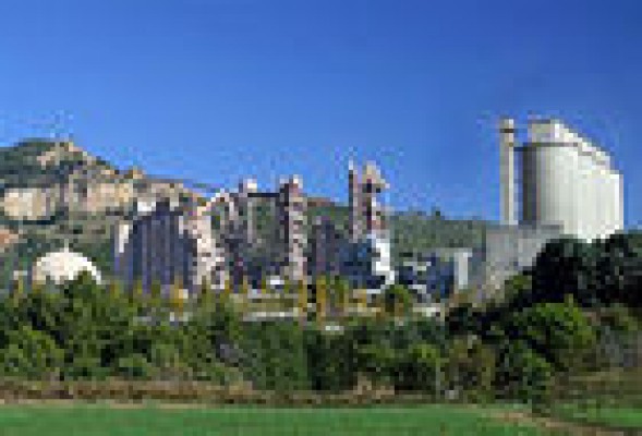 Cemex vende a Cementos Molins su planta de Sant Feliu de Llobregat 