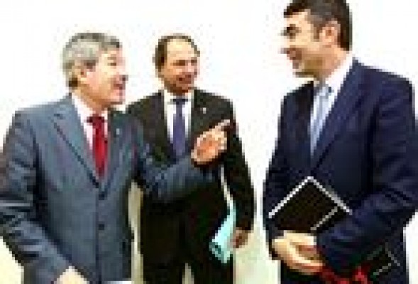 Los economistas valencianos proponen mayoritariamente la reducción del gasto público para corregir el déficit