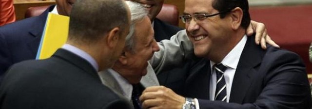 El PP vuelve a pasarse de frenada con las señas de identidad en Les Corts
