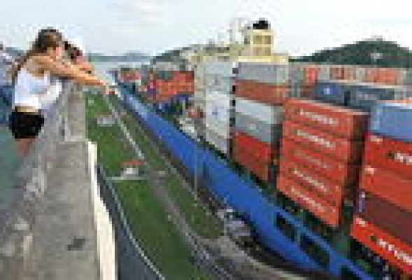 Bruselas lleva a España al TUE por poner trabas a la contratación de estibadores 