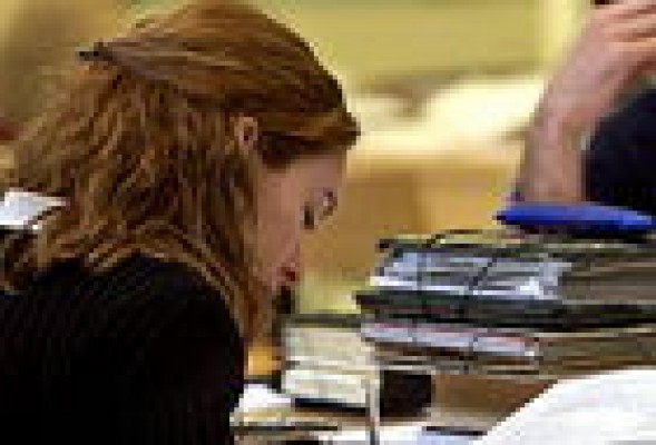 Las becas universitarias: un mal negocio que se paga tarde, mal... y (a veces) nunca