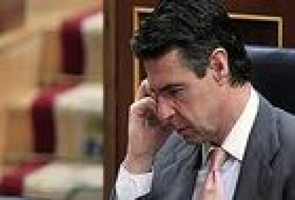 Gobierno, oposición y sindicatos, contra la decisión de Almunia que condena al naval español