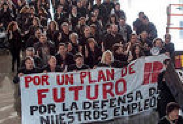 Gobierno y sindicatos piden a Iberia que 'resista' a Walsh y negocie un acuerdo de futuro