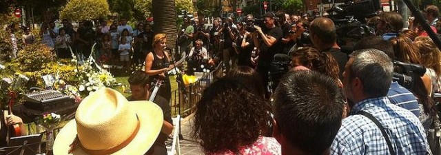 Los familiares del accidente de metro de 2006, emocionados con la solidaridad ciudadana