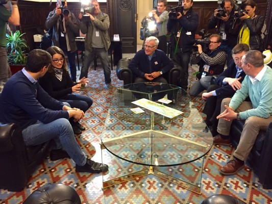 Sánchez se reúne con Oltra acompañado por Puig