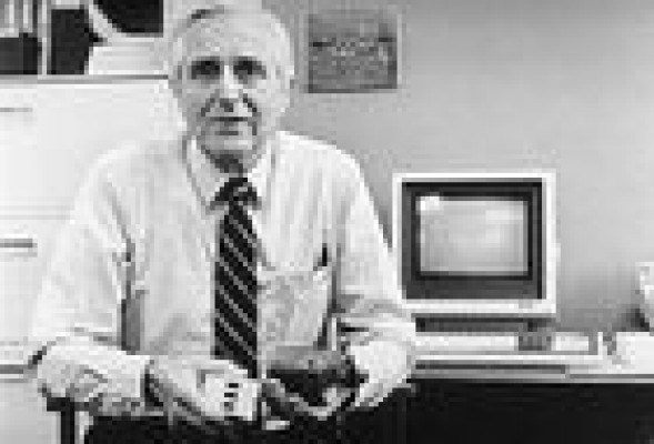 Muere el inventor del ratón y el correo electrónico
