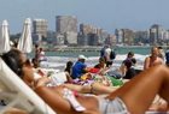 Los hoteles del litoral de la Comunitat esperan una ocupación cercana al 72% en julio