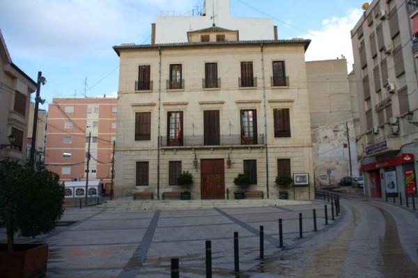 Juzgan al exinterventor de Monóvar por exigir un soborno a un empresario

