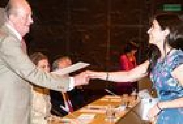 Siete universitarios valencianos reciben becas para estudiar en el extranjero de un total de 129 concedidas