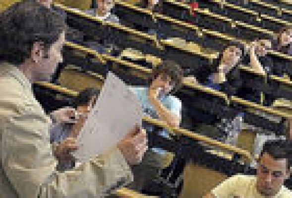 Los rectores avanzan que las tasas suben en la Comunitat un 1% en grados y un 10% en másteres 