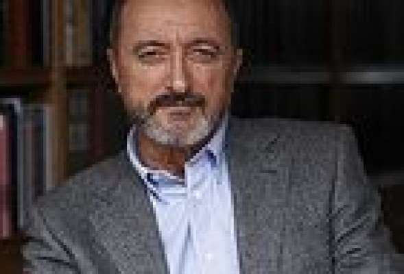 Pérez Reverte: piden su dimisión por la condena de plagio