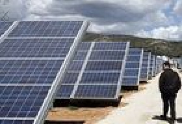 La CNE analiza a contrarreloj la avalancha normativa de la reforma eléctrica