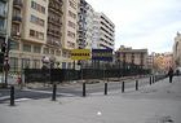 Se reabre al tráfico la plaza de Brujas, tras varios años en obras del metro