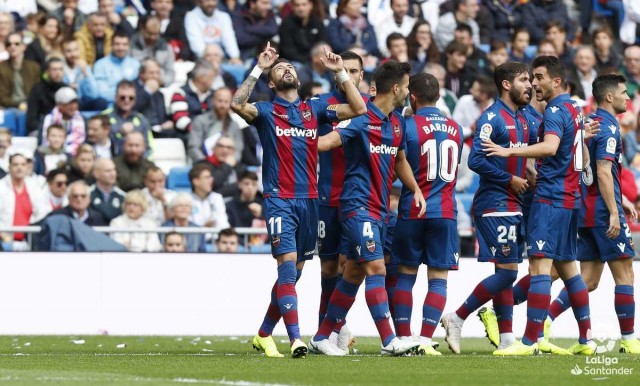 Morales cumple su sueño y se estrena en el Bernabéu con una actuación redonda