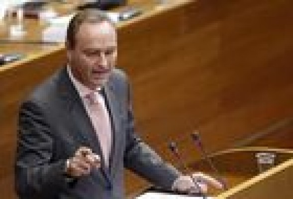 Fabra anuncia el inicio de modificación del Estatuto para rebajar los diputados autonómicos de 99 a 79