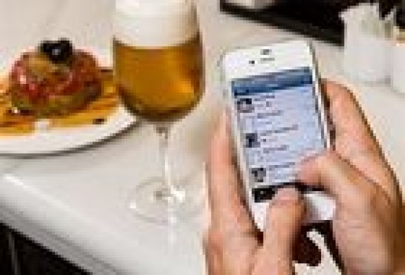 ¿Adictos al móvil? Lo miramos 150 veces al día de media