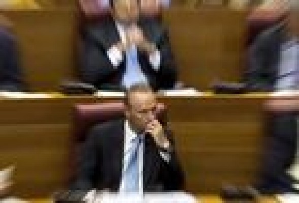 Fabra se alía con los jefes provinciales ante la tormenta judicial de septiembre