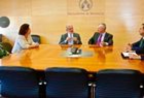 La Universitat de València y la Fundación Cañada Blanch becarán alumnos excelentes con problemas económicos