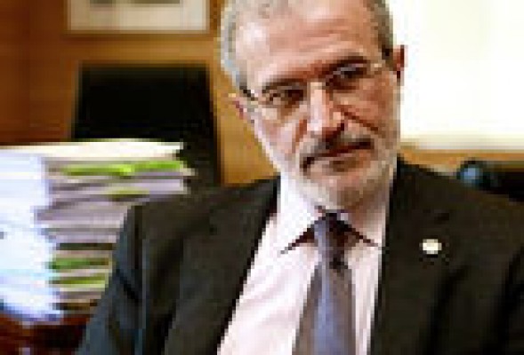 La Universitat de València, obligada a retirar una convocatoria de profesores