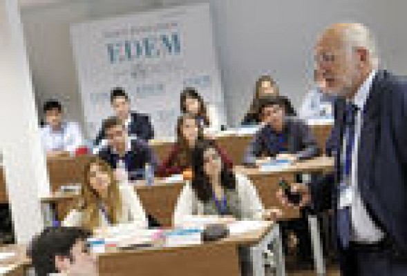 Empresarios y directivos, los nuevos profesores para los futuros emprendedores