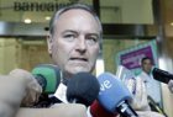 Fabra dice que todavía no conoce nada de la denuncia de la Fiscalía contra Aznar y descarta su cese