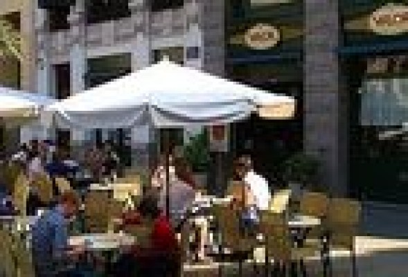 La hostelería reafirma su dominio del negocio inmobiliario en el centro de Valencia y en los municipios turísticos