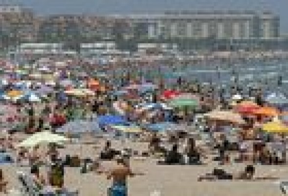 La playa de la Malvarrosa gana el Premio 'Burbuja inmobiliaria de oro'