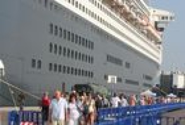 Valencia pasa de competir por el turismo de lujo a conformarse con el 'low cost'