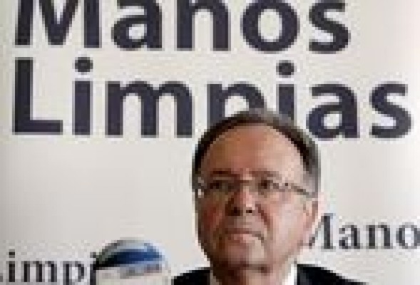 Manos Limpias presenta denuncia contra Picardo por los bloques de hormigón arrojados al mar