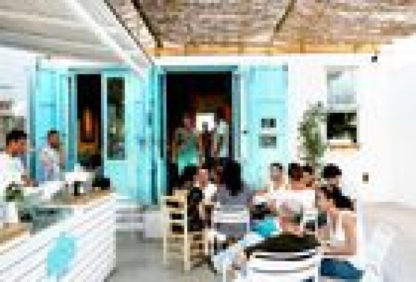 ¿Qué pasa en La Patacona? El fenómeno del verano en Valencia se llama 'La Más Bonita'